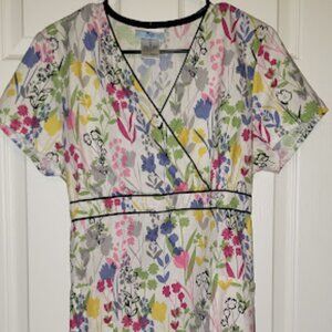 Women's scrub top with tie in back and two front pockets